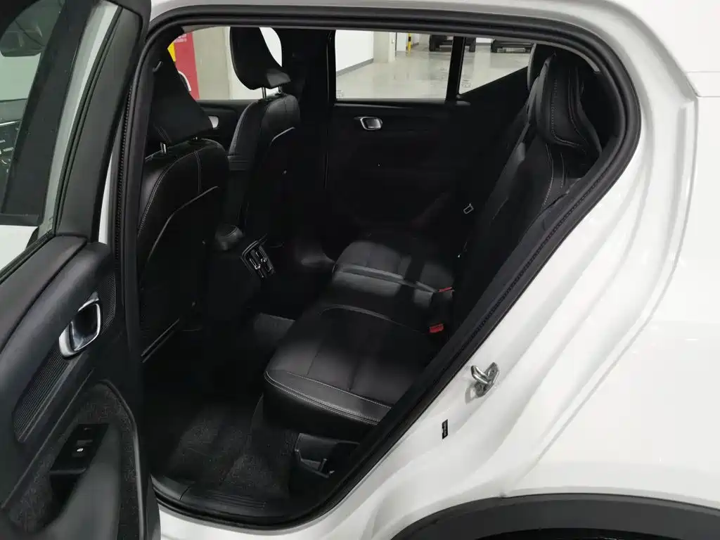 Volvo XC40 — миниатюра 15