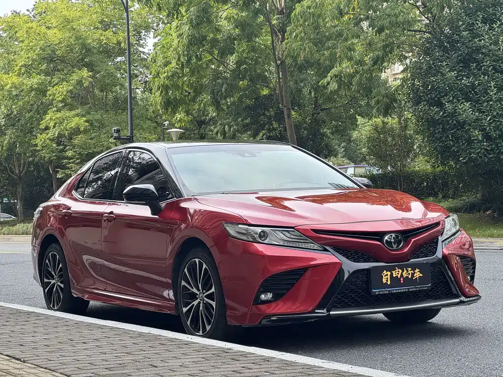 Toyota Camry — миниатюра 3