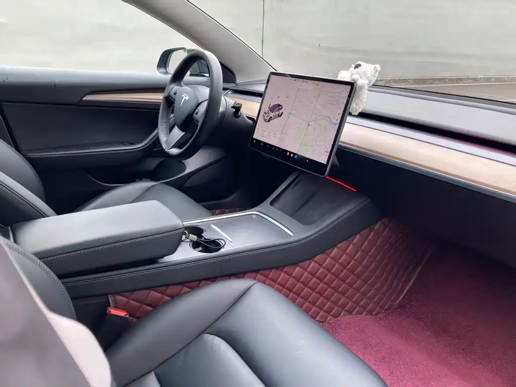 Tesla Model 3 — миниатюра 10