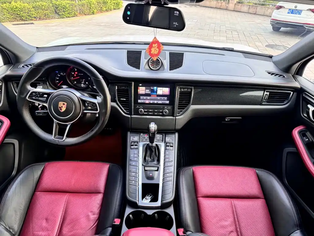 Porsche Macan — миниатюра 7