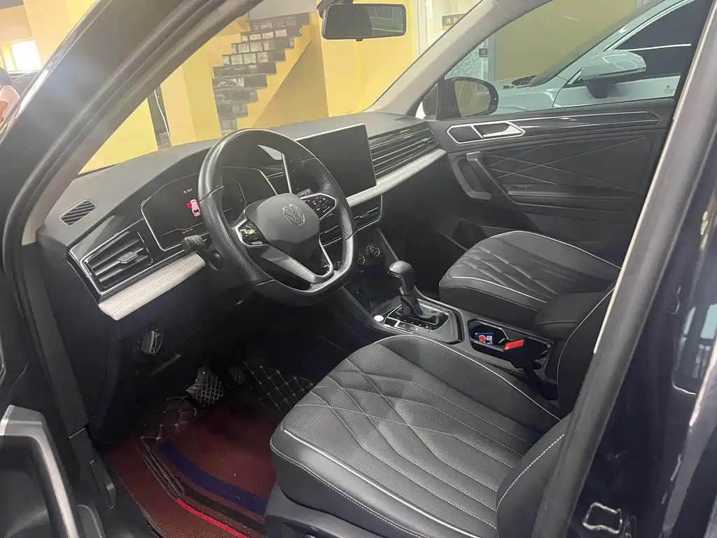 Volkswagen Tiguan L — миниатюра 15