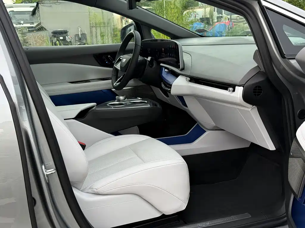 Cadillac IQ — миниатюра 10