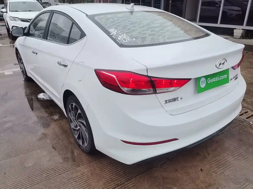 Hyundai Elantra — миниатюра 5
