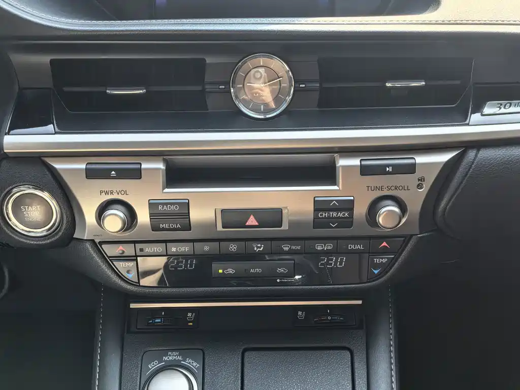 Lexus ES — миниатюра 17