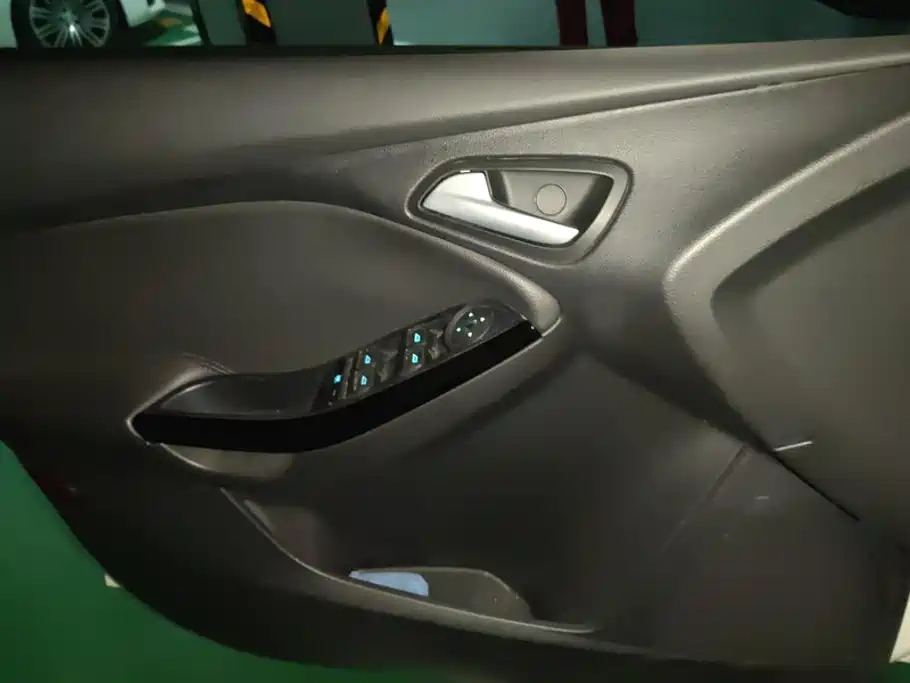 Ford Focus — миниатюра 7