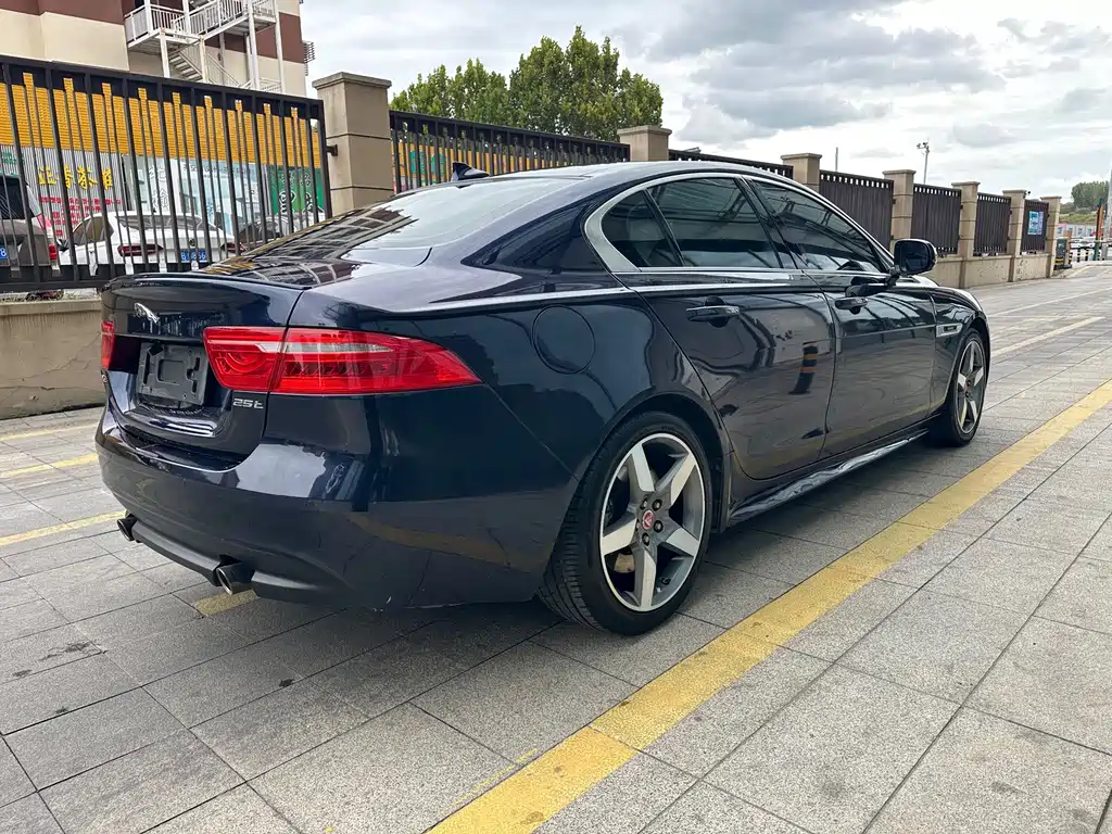 Jaguar XE — миниатюра 6