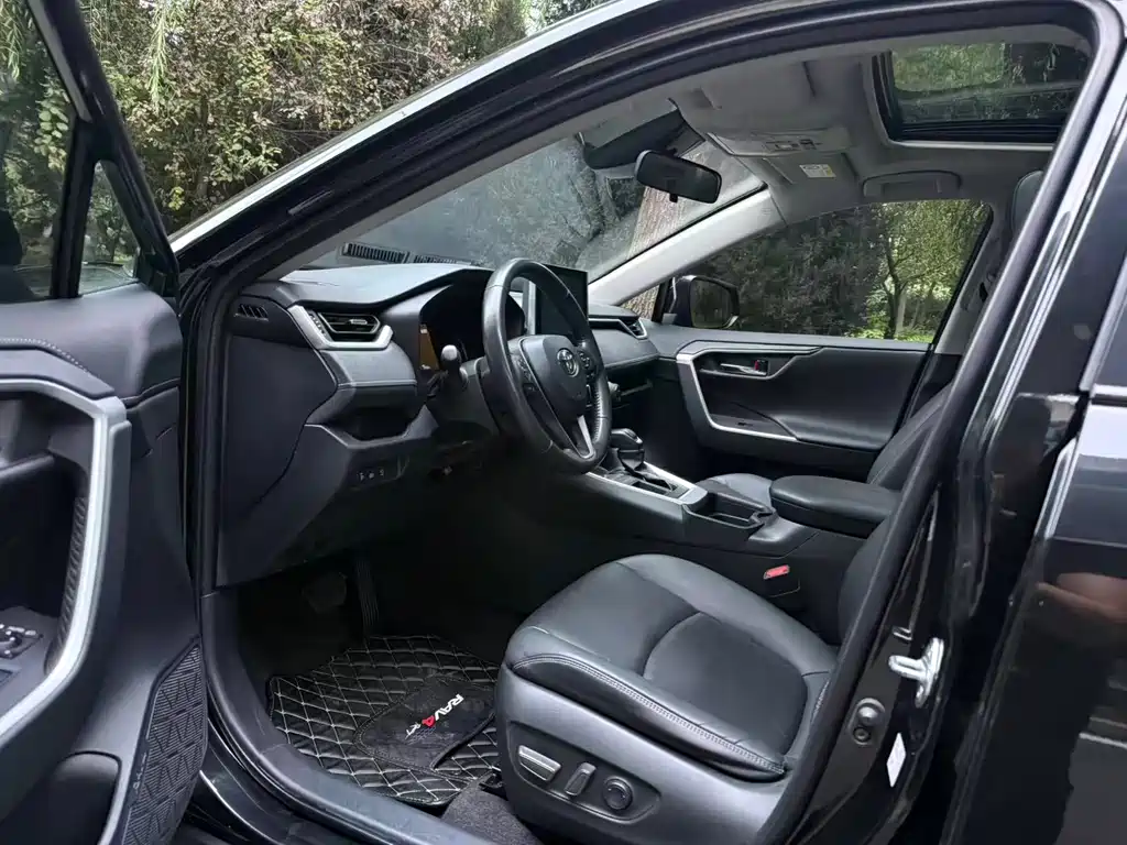 Toyota RAV4 — миниатюра 6