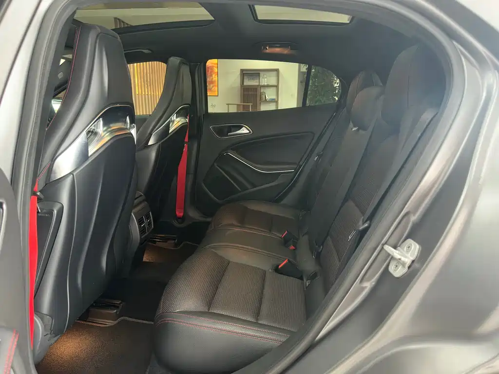 Mercedes-Benz GLA AMG — миниатюра 6