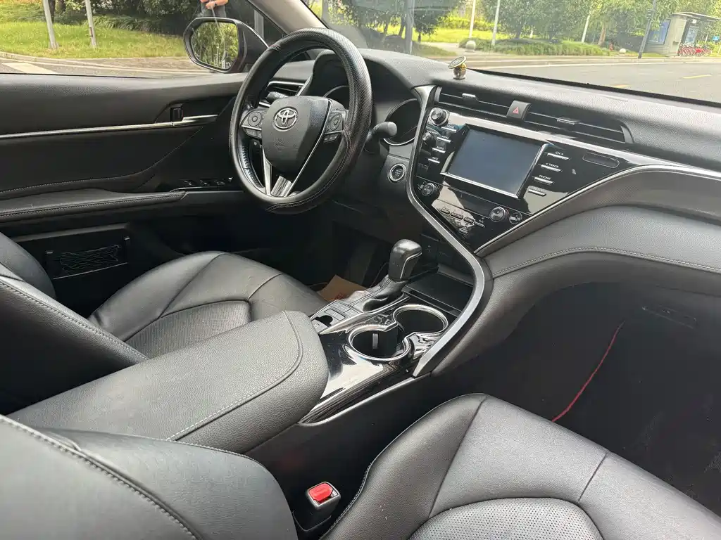 Toyota Camry — миниатюра 9