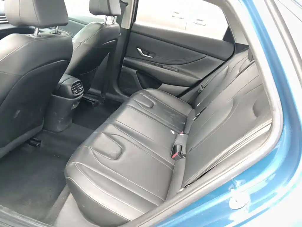 Hyundai Elantra — миниатюра 17