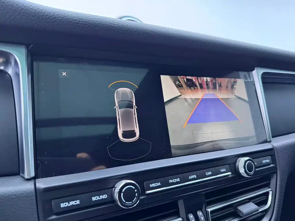 Porsche Macan — миниатюра 8
