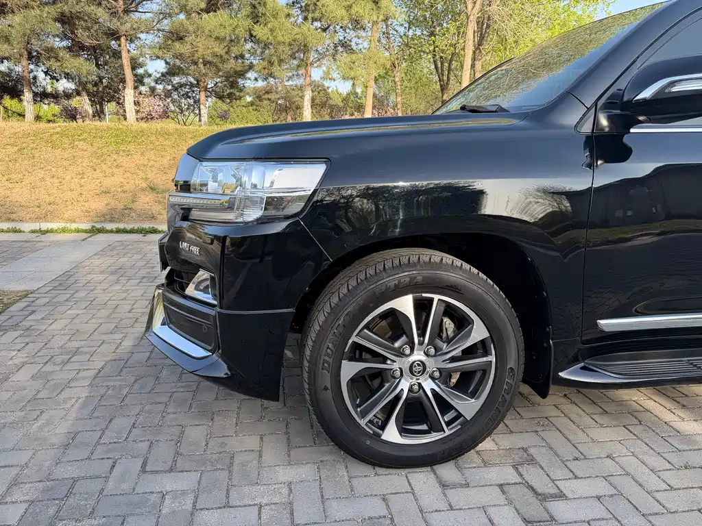Toyota Land Cruiser 2020 5.7L AT