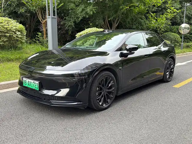 2024 Zeekr 007