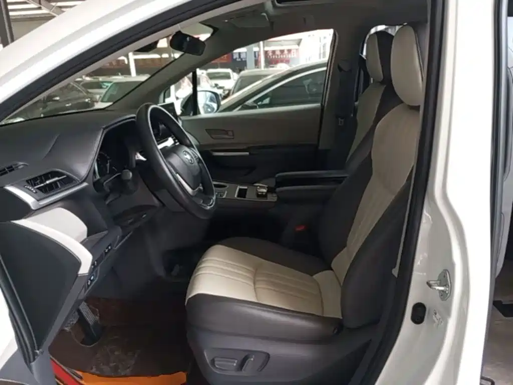 Toyota Sienna — миниатюра 15