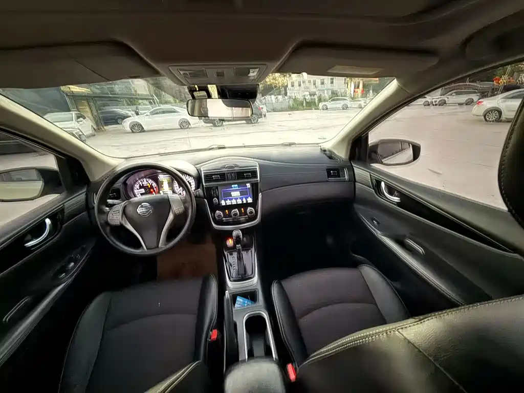 Nissan Tiida — миниатюра 7