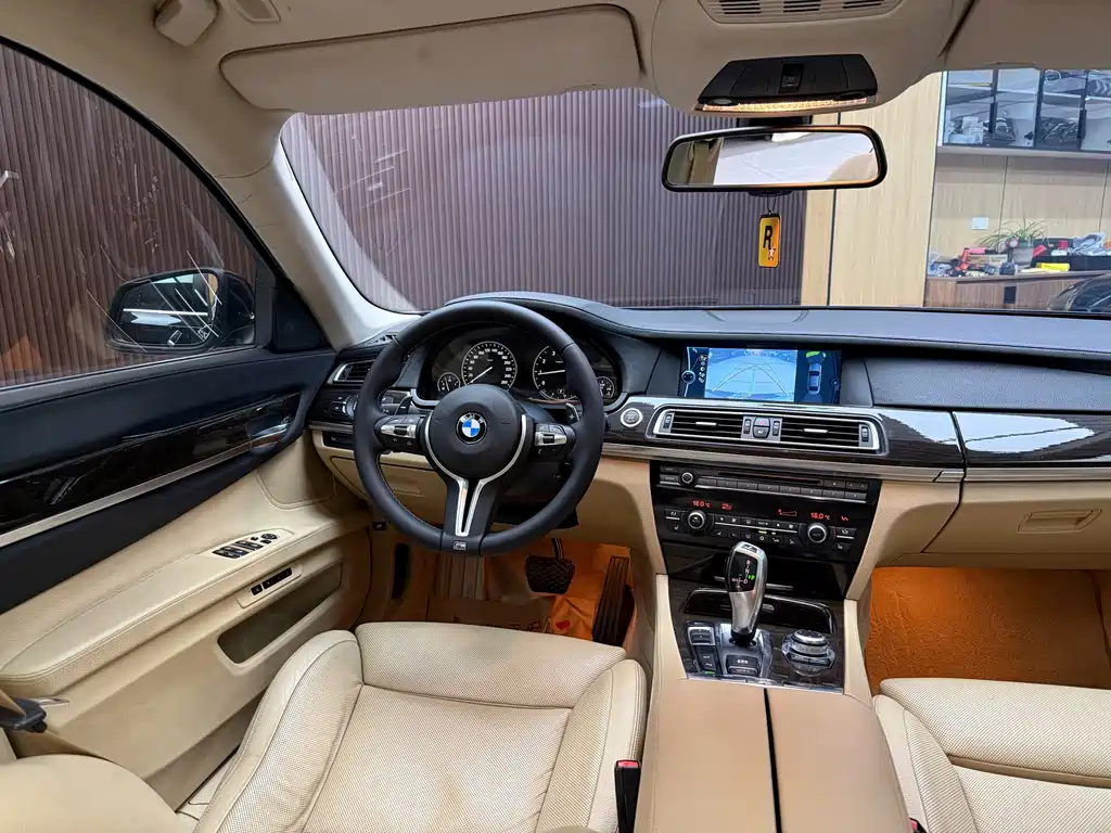 BMW 7 Series — миниатюра 18