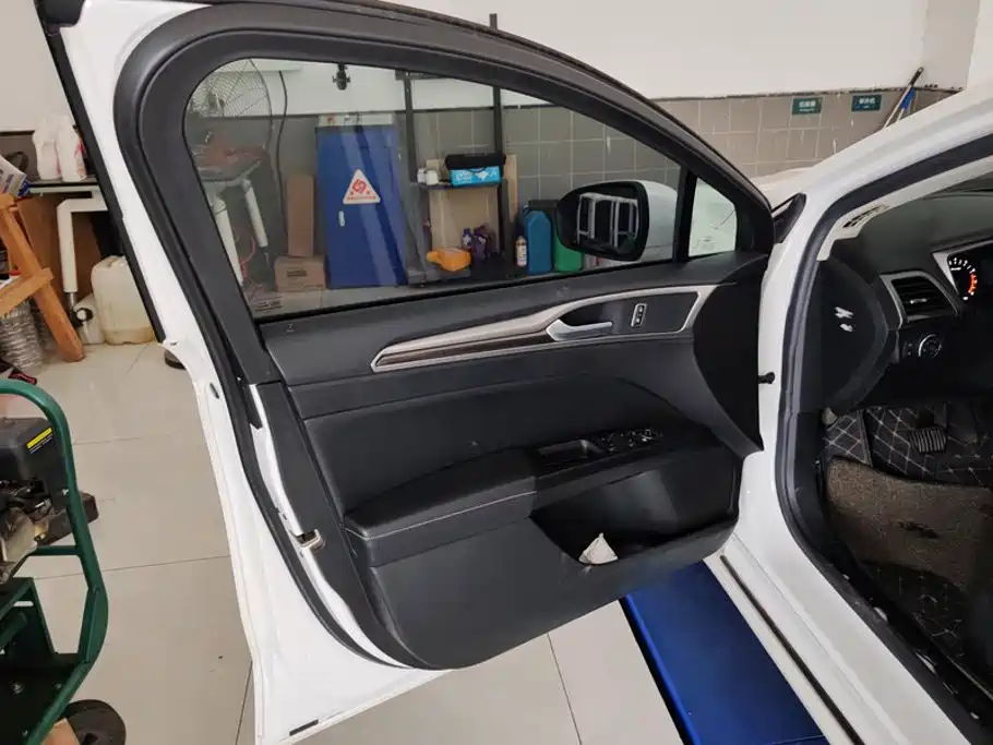Ford Mondeo — миниатюра 7