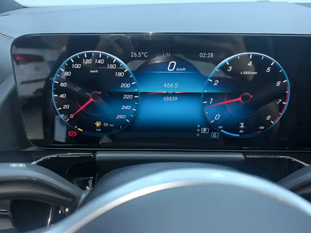 Mercedes-Benz GLA — миниатюра 12