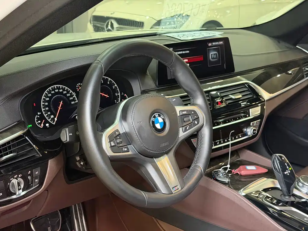 BMW 5 Series — миниатюра 7