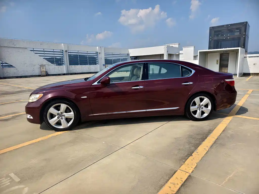 Lexus LS — миниатюра 3