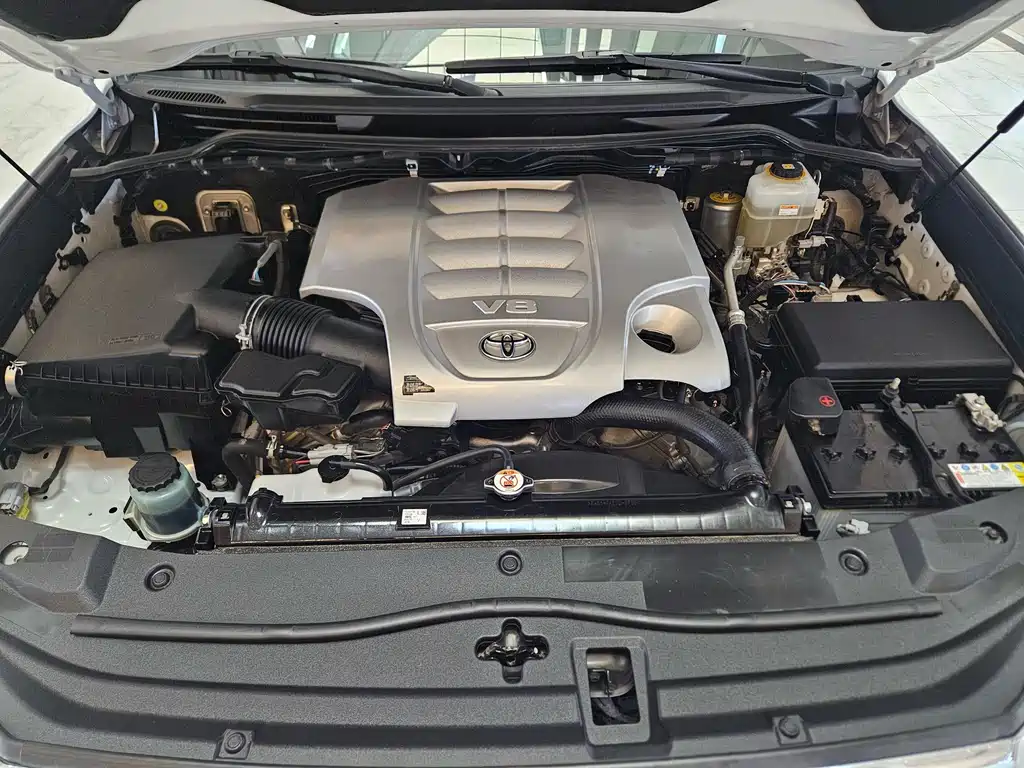 Toyota Land Cruiser 2018 5.7L AT