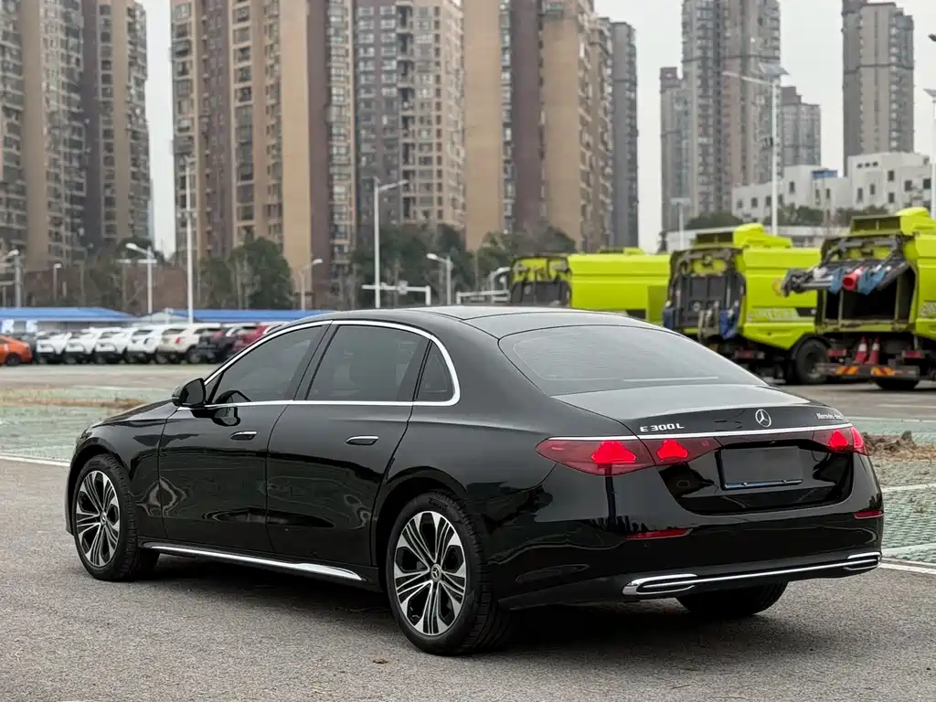Mercedes-Benz E-Class — миниатюра 4