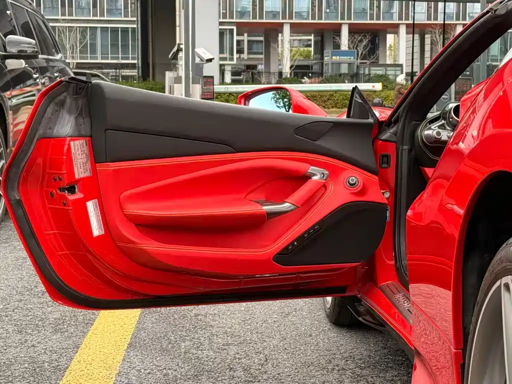 Ferrari F8 — миниатюра 7