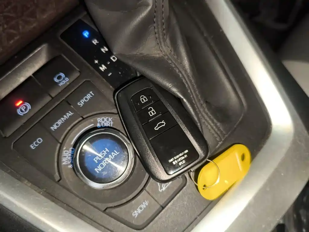 Toyota RAV4 — миниатюра 9