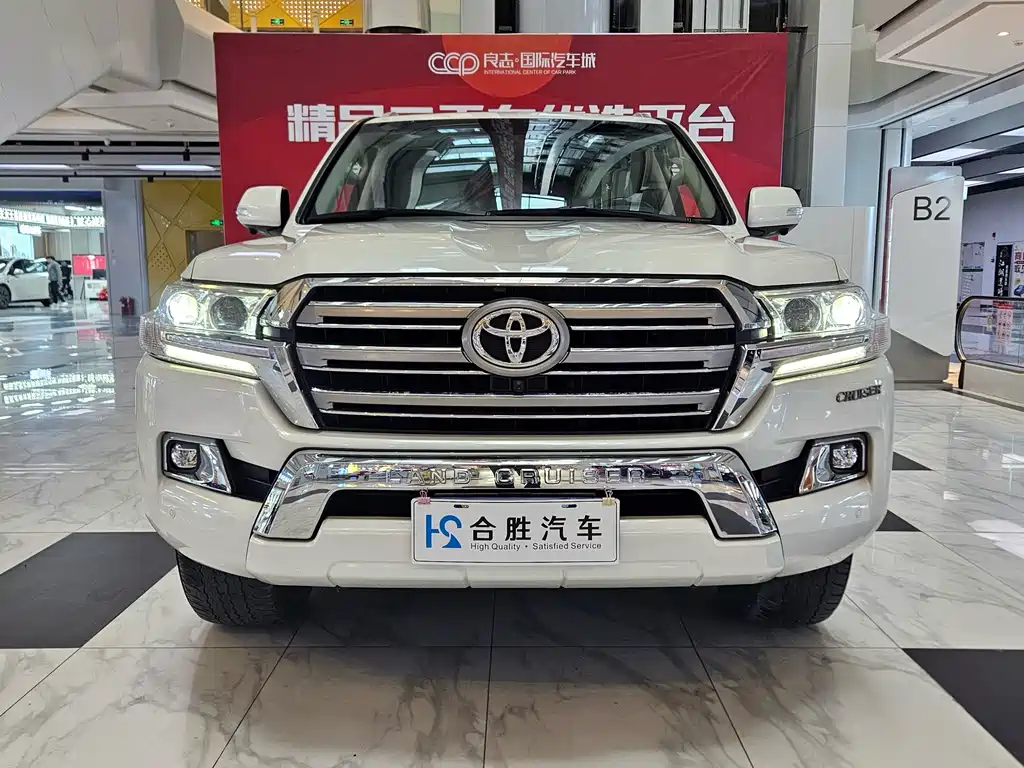 Toyota Land Cruiser 2018 5.7L AT