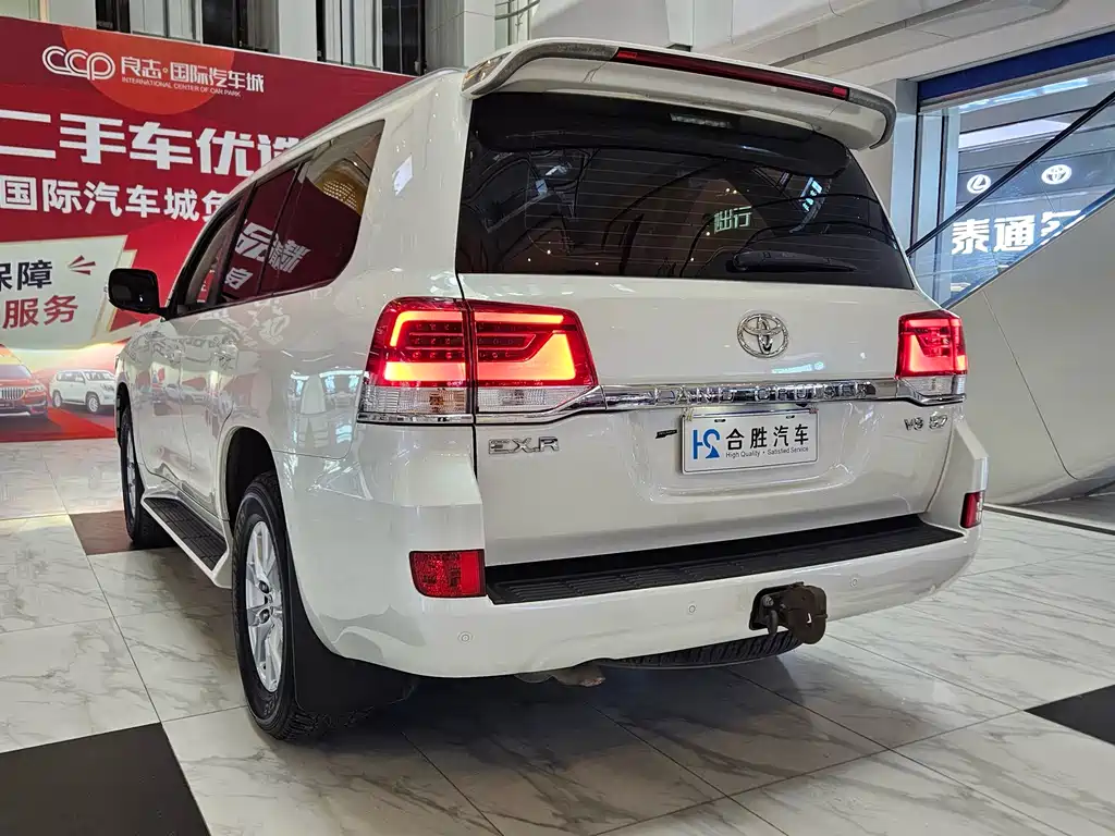 Toyota Land Cruiser 2018 5.7L AT