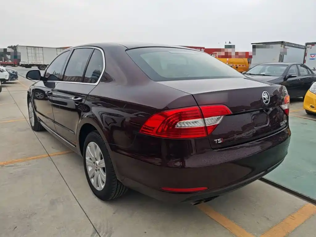 Skoda Superb — миниатюра 5