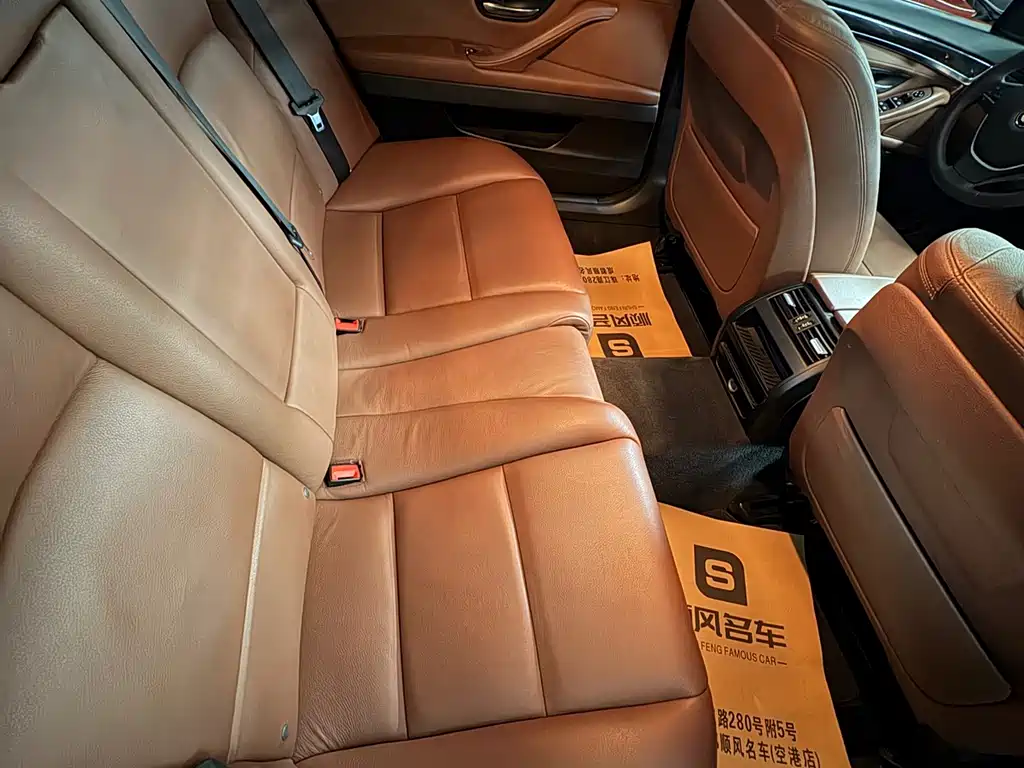 BMW 5 Series — миниатюра 12