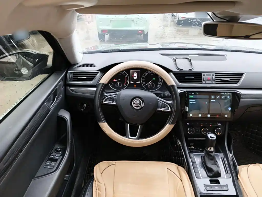 Skoda Superb — миниатюра 11