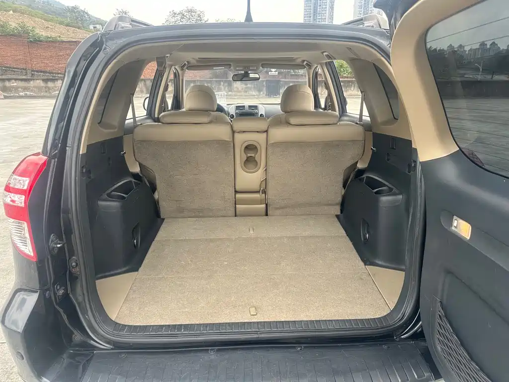 Toyota RAV4 — миниатюра 12