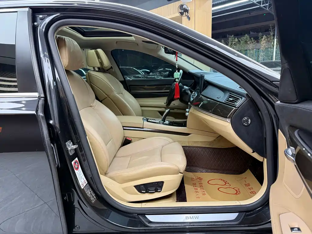 BMW 7 Series — миниатюра 20