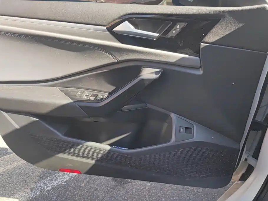 Volkswagen Sagitar — миниатюра 7