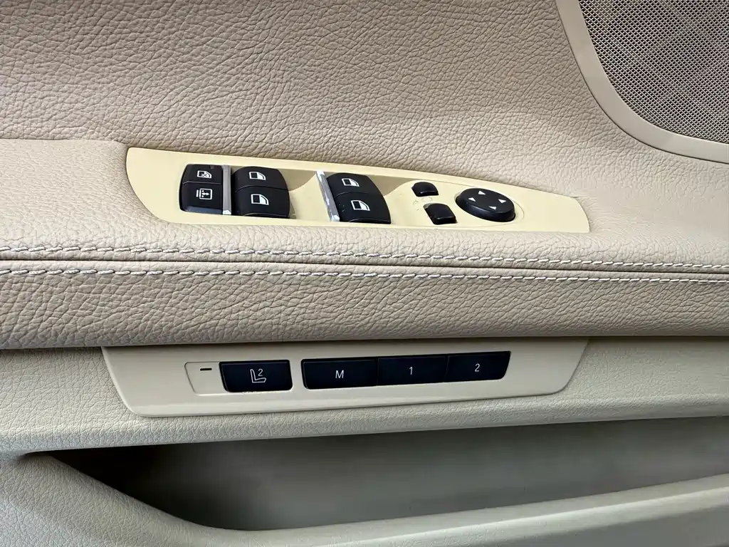 BMW 7 Series — миниатюра 19