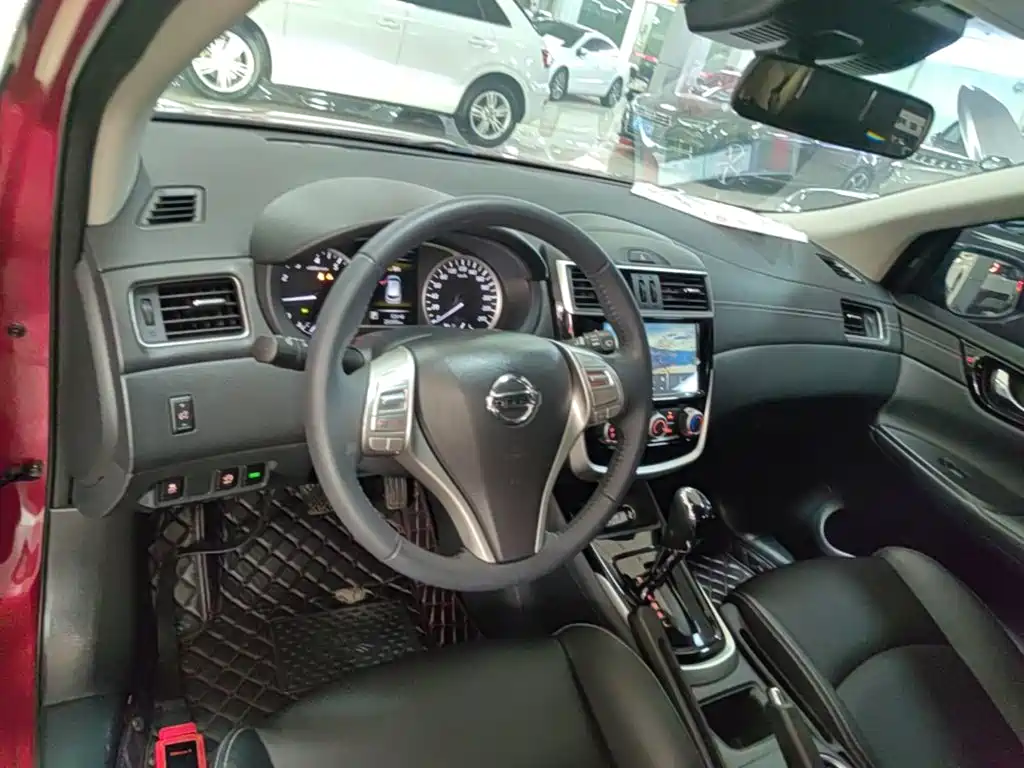 Nissan Tiida — миниатюра 10