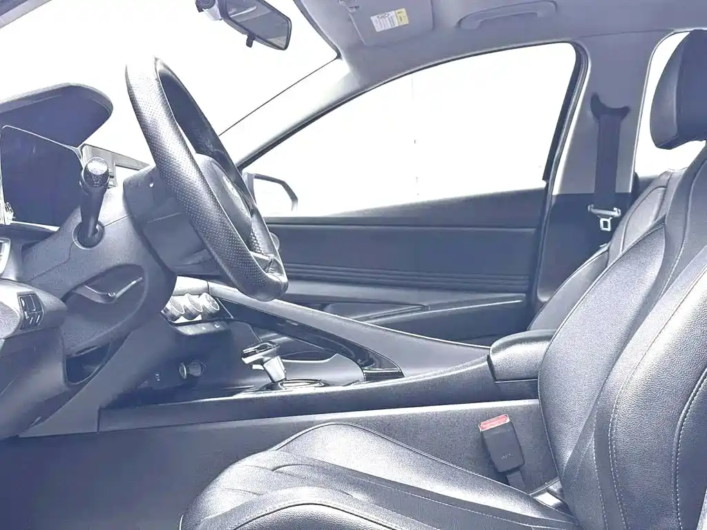 Hyundai Elantra — миниатюра 4