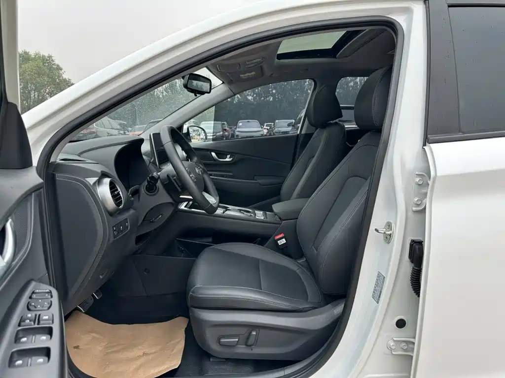 Hyundai Kona Electric — миниатюра 8