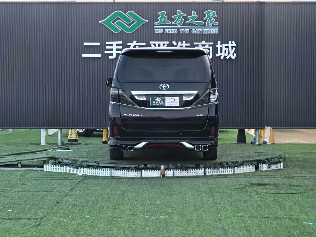 Toyota Alphard — миниатюра 21