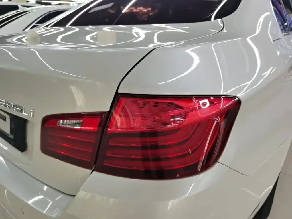 BMW 5 Series — миниатюра 8