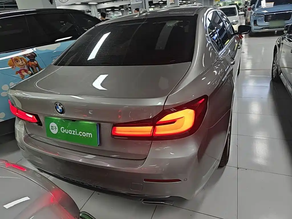 BMW 5 Series — миниатюра 6