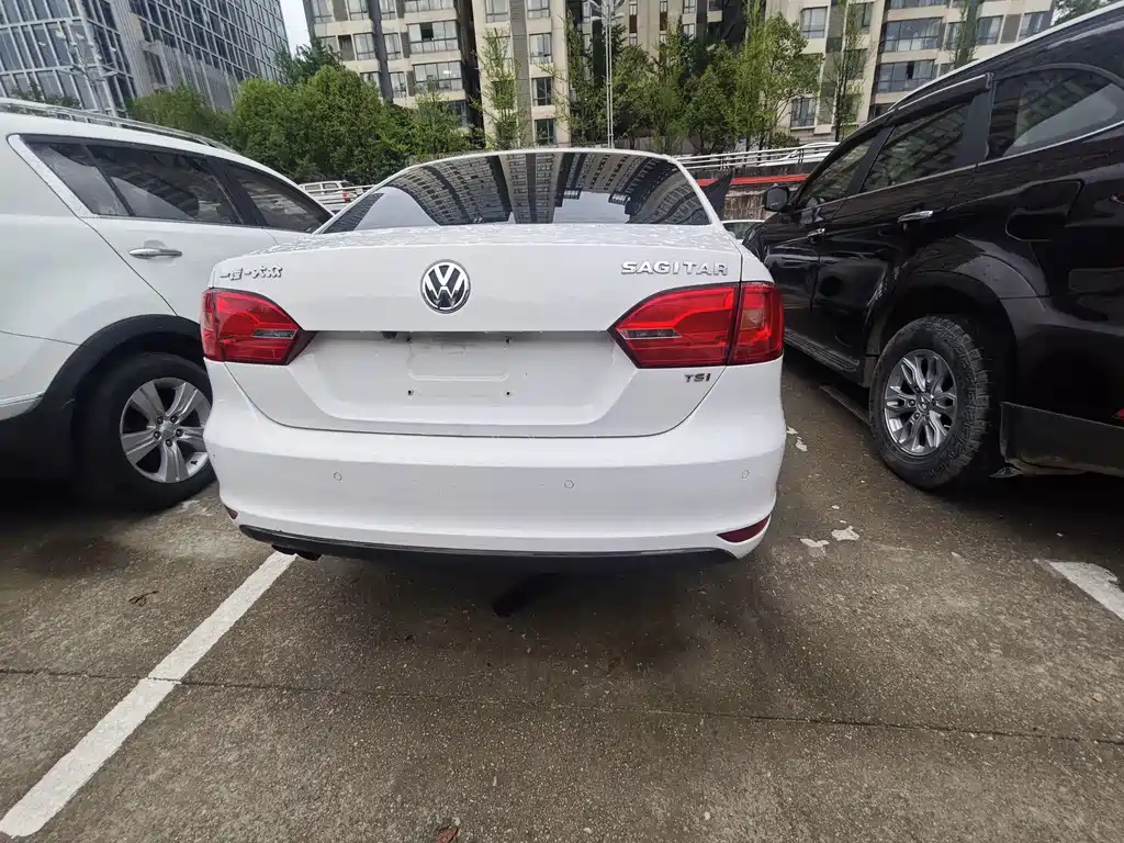 Volkswagen Sagitar 2012 1.4TSI AT Luxury