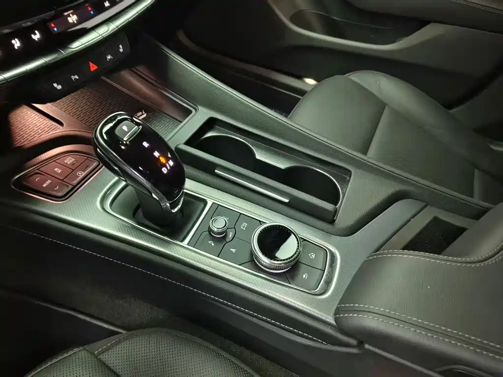 Cadillac CT5 — миниатюра 7