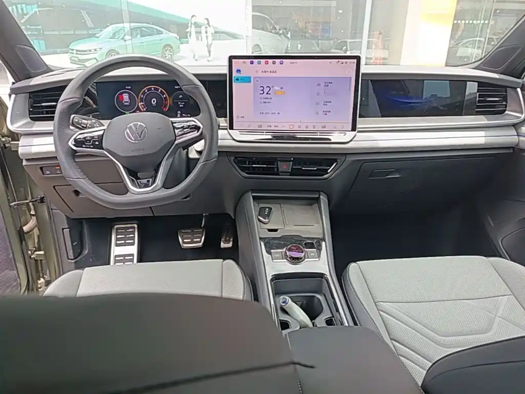 Volkswagen Tayron 2025 L 380TSI Luxury Easy