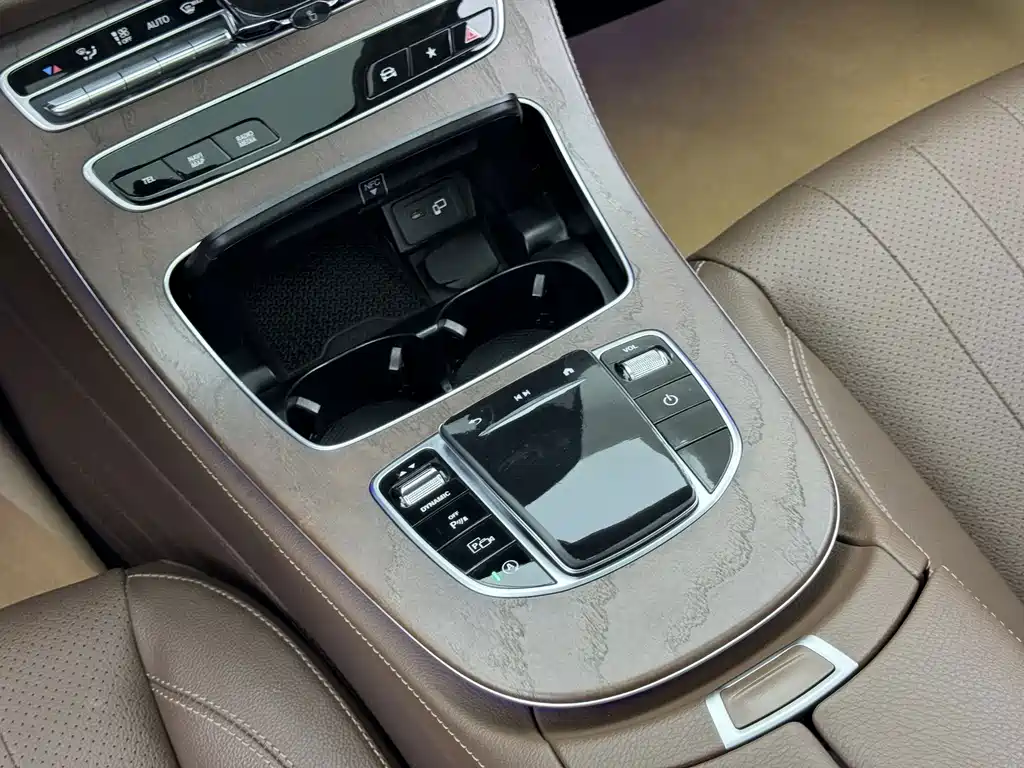 Mercedes-Benz E-Class — миниатюра 6