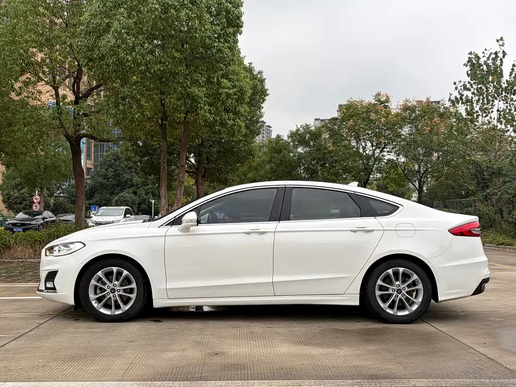 Ford Mondeo — миниатюра 8