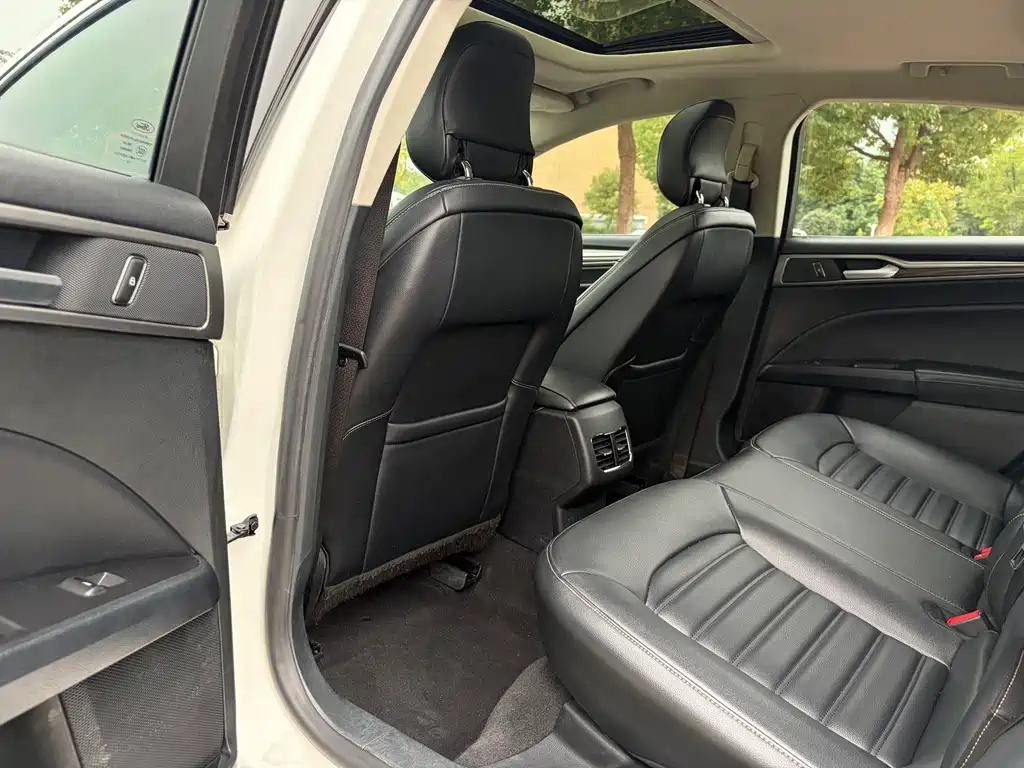 Ford Mondeo — миниатюра 10