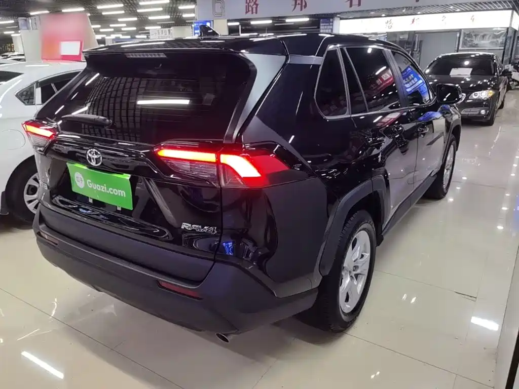 Toyota RAV4 — миниатюра 7